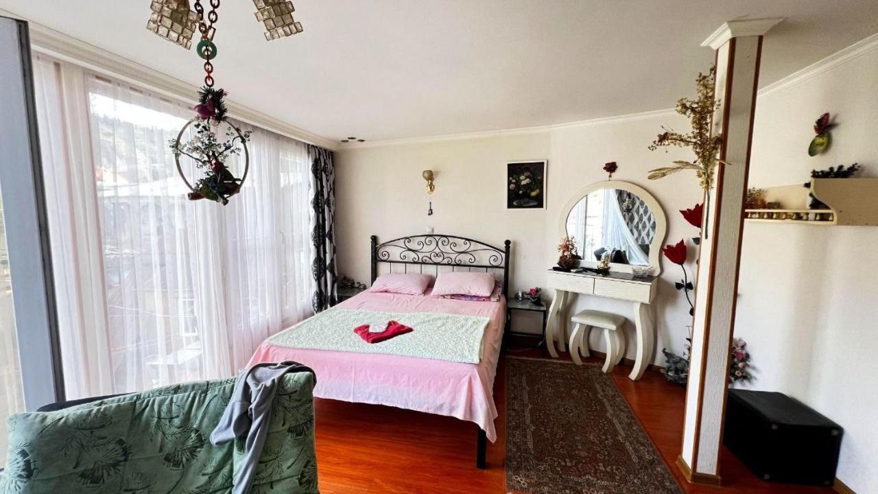 Hotel Lika Tbilisi Esterno foto