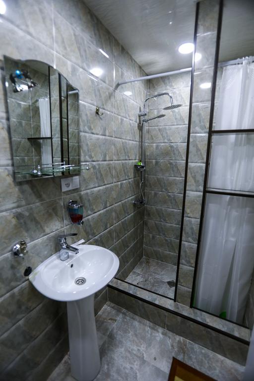 Hotel Lika Tbilisi Esterno foto